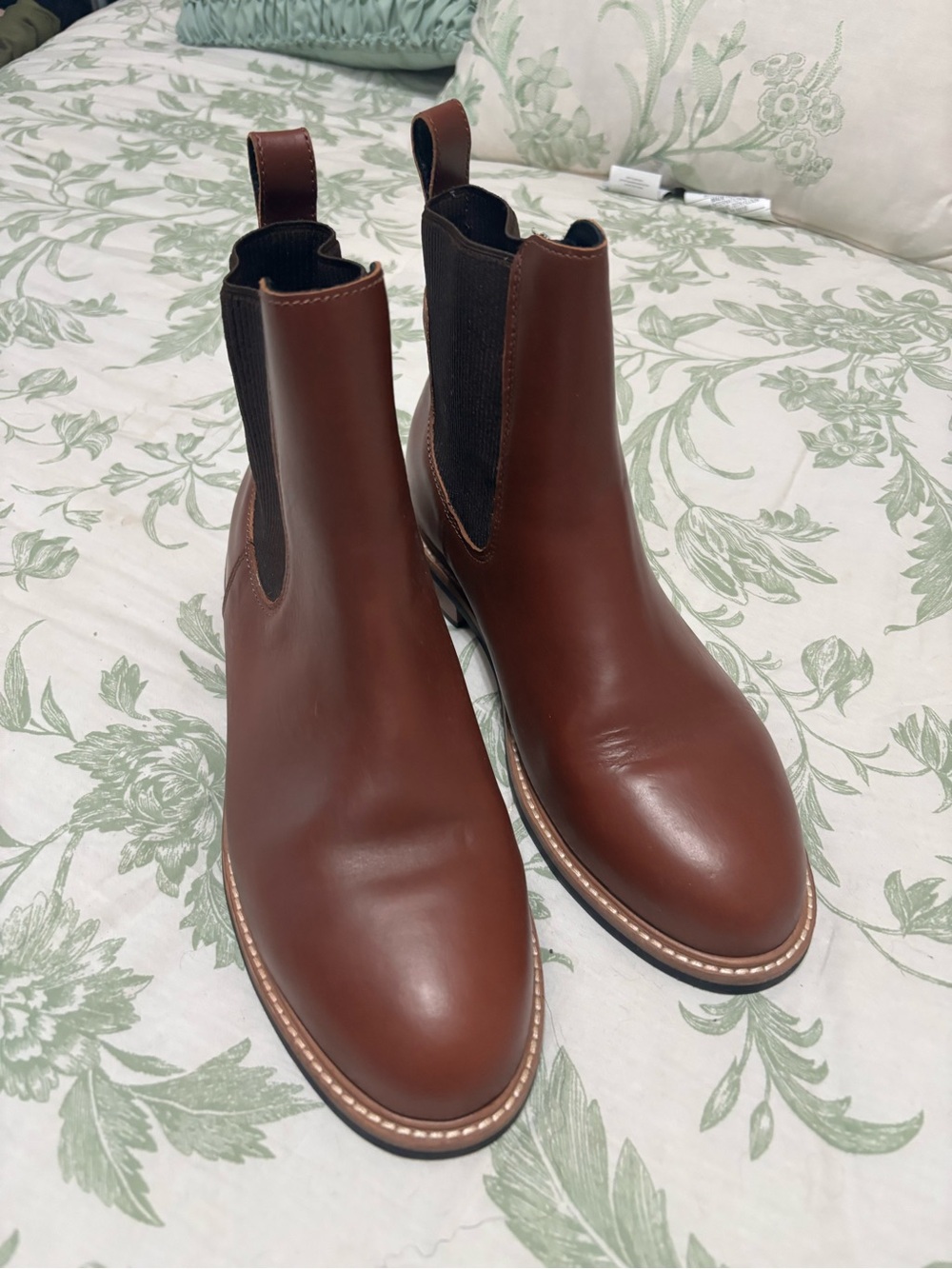 NWOB Nisolo Brown Leather Chelsea Boots - Classic Pull-On Style